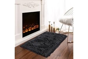 Latepis Teppich Kunstfell Schwarz Flauschig Klein für Schlafzimmer Wohnzimmer Sofa Deko 60x90 cm Bettvorleger Waschbarer Teppich Hochflor Shaggy Teppich