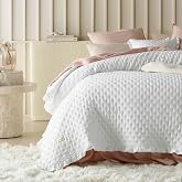 room99 Molly Elegant White Bedspread 240 x 260 cm Versatile Blanket as a Bedspread for Bed or Sofa, Ideal as a Bedspread for