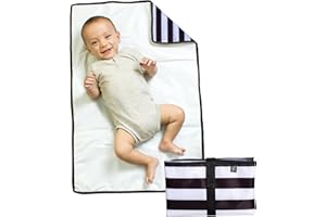 J.L. Childress Fasciatoio portatile a tutto corpo, completamente imbottito per il comfort del bambino, impermeabile, si apre a 48,3 x 76,2 cm, a righe bianche e nere
