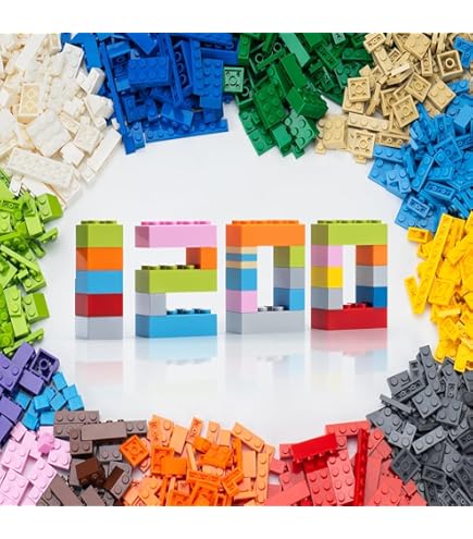 LEGO Set di giocattoli da costruzione classici con lotti di mattoni 11030, Build a Smiley Emoji, pappagalli, fiori e altro, regalo creativo per bambini, ragazzi, ragazze dai 5 anni in più