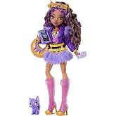 Monster High Mor motosiklet ceketi ve t&uuml;yl&uuml; etek giyen Monster High Clawdeen Wolf bebek, kurt Crescent ve kitap, kruvasan ve 