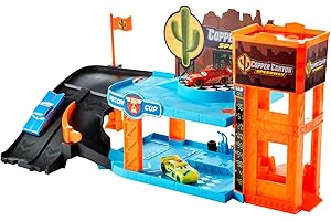 CARS - Garage Fluo di Cooper Canyon, playset Glow Racers a 2 piani con 3 auto luminose incluse, officina e ascensore funzionante, si illimuna al buio, giocattolo per bambini, 4+ anni, HPX75