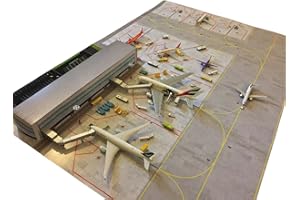 AEROCLIX Tapis d'aéroport pour afficher des maquettes d'avion à l'échelle 1/400 et 1/500, découpez et créez votre terminal d'aéroport 3D, espace de stationnement pour 7 modèles, impression sur papier cartonné