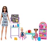 Barbie Bebekler ve Aksesuarlar Bir yetişkin ve iki k&uuml;&ccedil;&uuml;k bebek ile 20'den fazla aksesuardan oluşan Barbie Okulumu Seviyorum o
