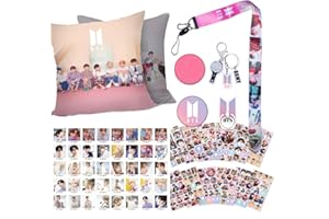 RENICE Juego de regalo BTS para ARMY - 1 BTS Funda de almohada /40 Tarjetas Lomo /12 hojas Pegatinas /1 Cordón /1 Soporte para teléfono /1 Llavero /2 Botones de botones /2 Etiquetas adhesivas de tatuajes