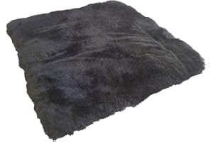 Naturasan Echtes Lammfell Sitzkissen, Sitzauflage Auto aus Merino Schaffell, Stuhlkissen, Rollstuhl Auflage, Stuhlauflage super warm und weich, Katzenbett, Deko Kissen, 40 x 40 cm (Schwarz)
