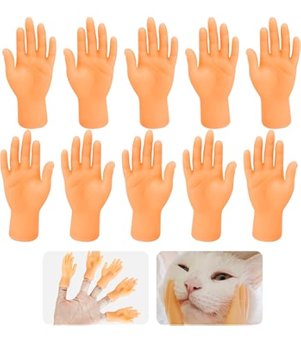 3d Maakt Vrouwelijke Gele Kunstmatige Hand Vier Vingers Omhoog Het Gedeelte Van Mannequin Lichaam Geïsoleerd Op De Roze 186608707