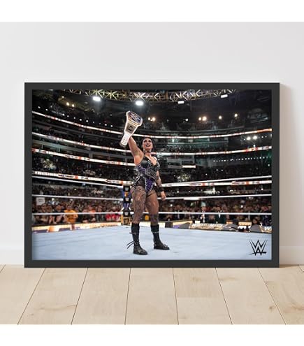 Themed WWE Poster – Rhea Ripley Crowd Print Als Wandkunst In A3 (29,7x42 Cm), Offizielles Merchandise