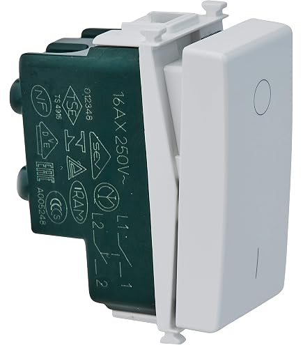 Presa universale vimar sicury 2p+t 16a 250v~ plana bianca | Leroy Merlin