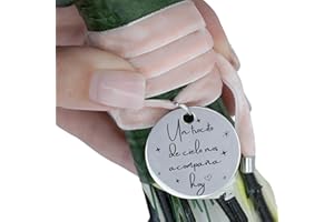 DIVINO REGALO Medalla ramo de novia personalizado | Chapa redonda boda (Un trocito de cielo nos acompaña hoy) | Regalo de boda para novia | Acero inoxidable en plata | Cinta de terciopelo rosa palo