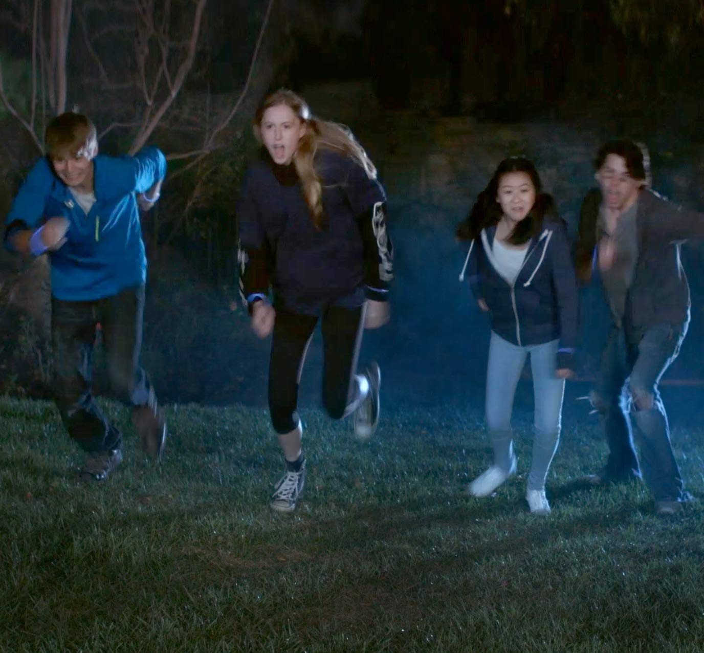 Captura la Bandera Redux: El Original Juego al Aire Libre Que Brilla en la Oscuridad e Ideal para Fiestas de cumpleaños, Grupos Juveniles y Trabajo en Equipo niños y niñas Adolescentes… - Imagen 9