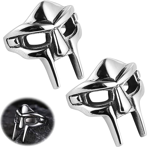 Anello per motociclisti e anello del cranio dell'uomo