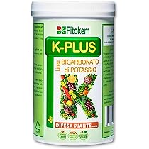 Soins De Jardin: Engrais De Cyanamide Calcique Contre La Mousse Dans La Pelouse - Appliquer De L