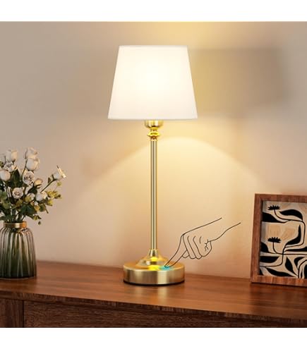 Nieuwe wandlampjes voor in de slaapkamer en een tafellamp voor buiten