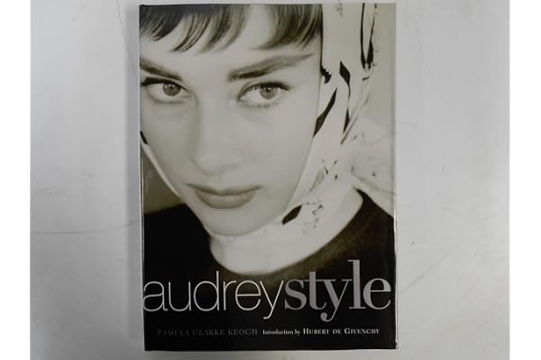 Audrey Style: An Illustrated Biography of the Fashion Icon―Grace, Beauty, and Humor Through Original Interviews and Designer Sketches