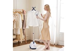 ‎DUMOS Vertikaler Dampfglätter 1500W Leistung, 1.7L Tank für 55 Min. Dauerdampf, heizt in 45 Sekunden auf, Rollende Räder für Mobilität, Effiziente Faltenentfernung für Kleidung, Professionelle Stoffpflege.