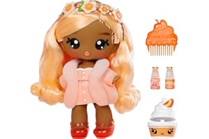 Yummiland Grande Poupée et Gloss Personnage Num Nom - Piper Peach - Poupée Parfumée avec Kit de Gloss DIY - Convient aux Enfants de 4 Ans et Plus