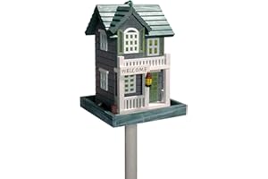 dobar 25303FSC Buntes Vogelfutterhaus "Welcome" - Vogelhaus inklusive Ständer Western Style - Kleine Vogelvilla aus Holz - Vogelfutterstation mit Futtersilo - 18 x 18 x 123 cm - Grün