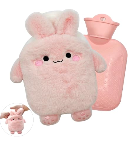 BUTLERS Wärmflasche mit Kuschelbezug 1,7l Kautschuk STAY HOME CLUB | gemütliche Wärmflaschen-Tasche für Behaglichkeit | Flasche für Wärme und Entspannung