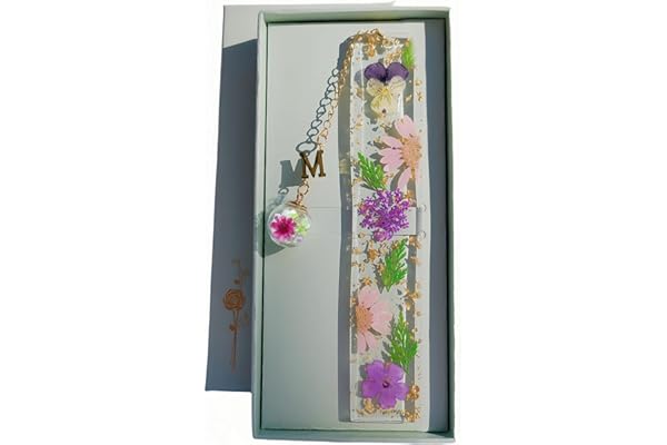 Famweylami Cadeau Noël Femme Marque-pages Personnalisé Originale 26 Lettres, Lecture Cadeau Lumineux, pour Maîtresse Copine Fille Mère Grand-Mère, Fête et Anniversaire, avec Coffret Cadeau-M
