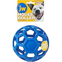 JW Pets Hol-ee Football • Kautschuk-Spielball • Mit Dehnbaren Löchern • Medium Größe
