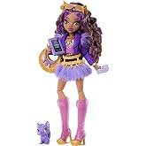 Mor motosiklet ceketi ve t&uuml;yl&uuml; etek giyen Monster High Clawdeen Wolf bebek, kurt Crescent ve kitap, kruvasan ve &ccedil;anta gibi 7 