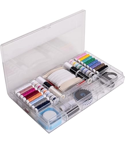 Cucitù - Kit Da Cucito In Legno, Set Completo Con Fili, Aghi, Spilli, Forbici E Accessori Per Riparazioni E Creazioni