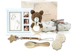 LUMS Canastilla Bebe Recien Nacido – Set Original con 6 Productos: Marco Huellas, Manta, Sonajero, Peine y Más – Cesta de Regalo Ideal para Baby Shower, Niño o Niña – Regalo Útil y Emotivo
