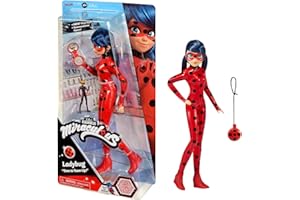 Bandai - Miraculous Ladybug - Poupée mannequin 26 cm - Ladybug avec son yoyo en mode téléphone - Nouveau costume effet vinyle - P50028