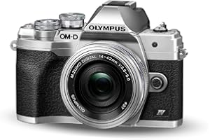 Kit de cámara del Sistema Micro Four Thirds Olympus OM-D E-M10 Mark IV, Sensor de 20 Mpx, Visor electrónico, vídeo 4K, Wi-Fi, Plata, Incluye el M.Zuiko Digital ED 14-42mm F3.5-5.6 EZ Pancake Plata