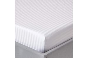 HOMESCAPES Damast Spannbettlaken 160x200 cm weiß mit Satin-Streifen, 100% ägyptische Baumwolle, Betttuch mit Gummizug, Fadendichte 330