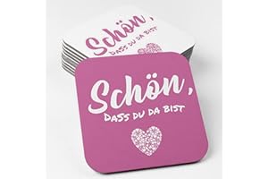 ‎FLYERALARM Schön DASS Du da bist Bierdeckel aus Pappe I Eckige Tischdeko Pink (50 Stück) Deko aus umweltfreundlicher Holzschliffpappe (9,3cm x 9,3cm)