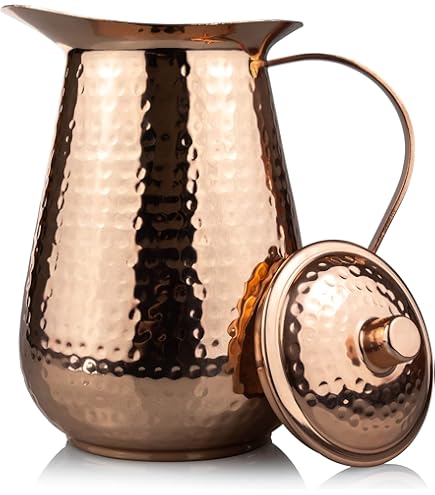 Caraffa In Rame Puro HYGGE | 1 Litro Con Bicchiere Integrato | Design Martellato Scuro