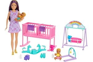 Barbie Skipper Baby-Sitter La Chambre des Jumeaux Coffret poupées et accessoires, avec Skipper et bébés jumeaux, 1 berceau, 1 balancelle, 1 balançoire à bascule et plus encore, HXM99