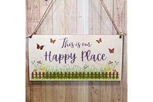 SECOND AVE GIFT COMPANY Second Ave This is Our Happy Place - Targa in legno da appendere, con scritta "This is Our Happy Place", rettangolare, per casa, giardino,
