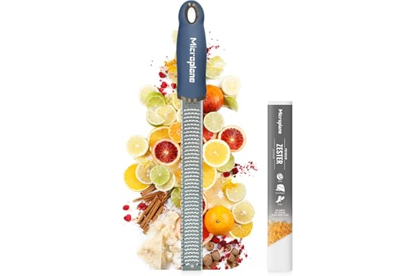 Microplane Râpe à zesteur en Couleur Bleu Denim pour Agrumes, Parmesan, Gingembre, Chocolat et Noix de Muscade avec Lame Fine - Fabriqué aux États-Unis