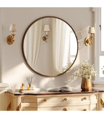 Decoratieve Muur Om Spiegel In De Vorm Van De Zon, Een Gouden Kuiperspiegel Moderne Skandinavische Stijl 114947045