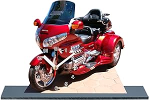 AUTO-HORLOGE HONDA GOLDWING TRIKE ROUGE EN HORLOGE MINIATURE SUR SOCLE 14