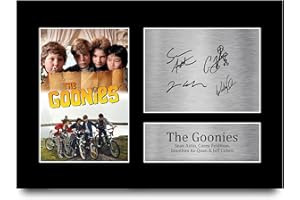 HWC Trading A4 The Goonies Sean Astin & Cast Regali Stampati Autografo Firmato Immagine Per Gli Appassionati Di Memorabilia Di Film
