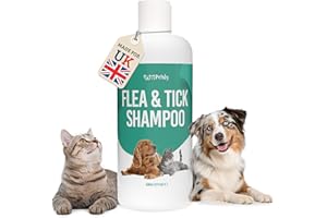 Petsly Medicated Flea & Tick Shampoo for Cats & Dogs – 500ml – Anti-bacterial & Anti-fungal - Soothing Cleanser for Itchy, Sensitive Skin – Remove Fleas & Ticks Fast – PETA Approved – Made in Germany