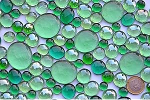 HAFEEHOO 430 g de galets décoratifs en verre Mélange de verts, en 4 tailles différentes de 10 à 33 mm, env. 126 pierres transparentes partiellement irisées