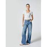 Crop &Ccedil;i&ccedil;ekli Tiş&ouml;rt D&uuml;ğmeli V Yaka Ribanalı Slim Fit Kısa Kollu Pamuklu