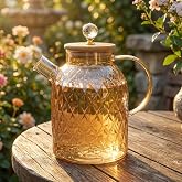 Deconox Lusterli Borosilikat Cam S&uuml;rahi - Isıya ve Ateşe Dayanıklı, Bambu Kapaklı ve Kristal Kulplu Şık S&uuml;rahi (1.6 Litre)