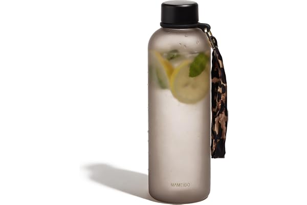 MAMEIDO Vattenflaska med tidsmarkering 1,5 l (Urban Taupe) | läcksäker, BPA-fri med avtagbar bärrem – dricksflaska för sport