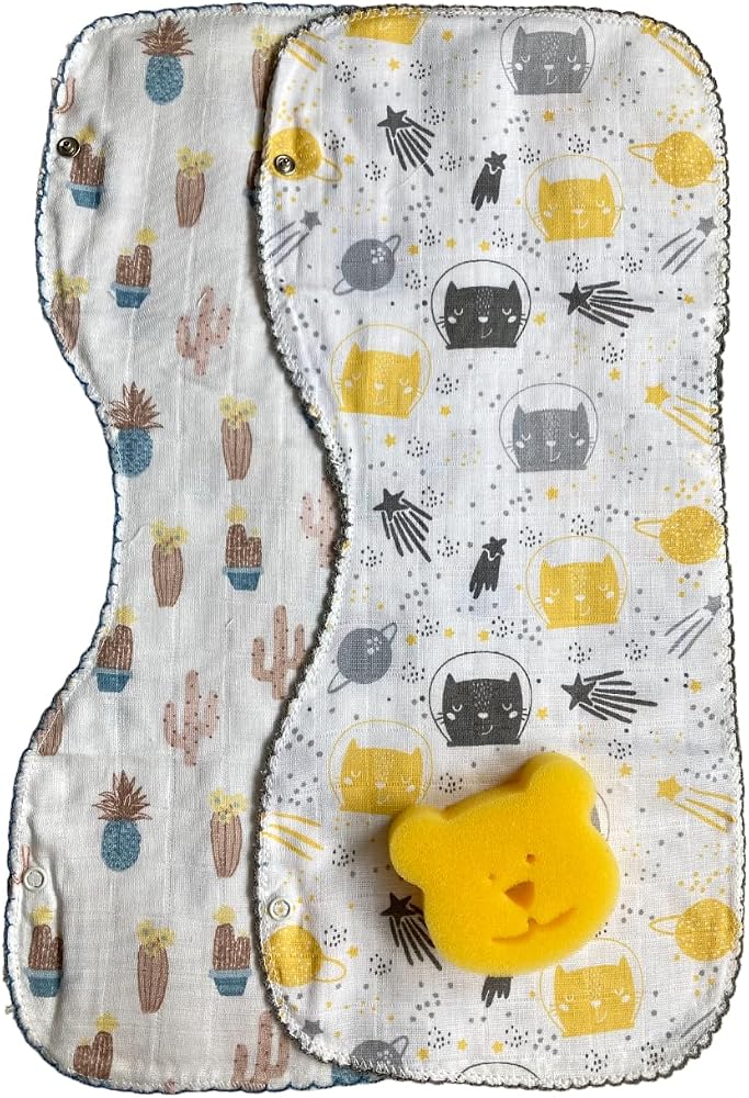 MASALBABY İkili Müslin Çift Katlı Çıtçıtlı Mama Önlüğü/Omuz Örtüsü & Banyo Süngeri (Gri kedili - mavi kaktüslü)