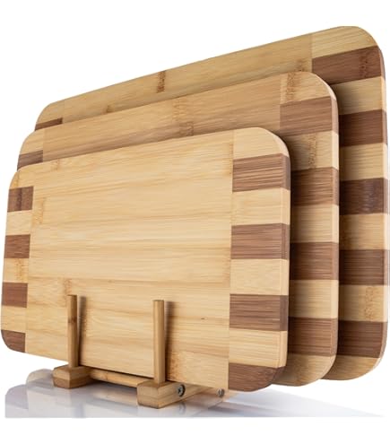 Serveerplank of hapjesplank Hendrik gemaakt van mangohout met natuurlijke rand waar het schors gezeten heeft. Foodsafe serveerplank Serveerplank of hapjesplank Hendrik gemaakt van mangohout met natuurlijke rand waar het schors gezeten heeft. Foodsafe serveerplank