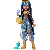 Kısa bluz ve altın rengi detaylı kot kargo pantolon giyen Monster High Cleo De Nile bebek, evcil yılanı Hissette ve salata, s