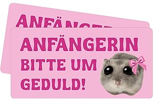 ‎PRINTATTACK PrintAttack P022 Neuer Fahrer Bitte Seien Sie Nett Autoaufkleber – 14x7cm 2er Set New Driver Sticker Keep Distance Fahranfänger Auto Aufkleber Lustiger Hamster (Deutsch)