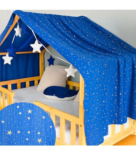 Breng zachtheid en een vleugje warmte in de kinderkamer met deze luchtige bedhemel in een zachte perzikroze tint. Gemaakt van ademende mousseline katoen – perfect boven een wiegje, peuterbed of