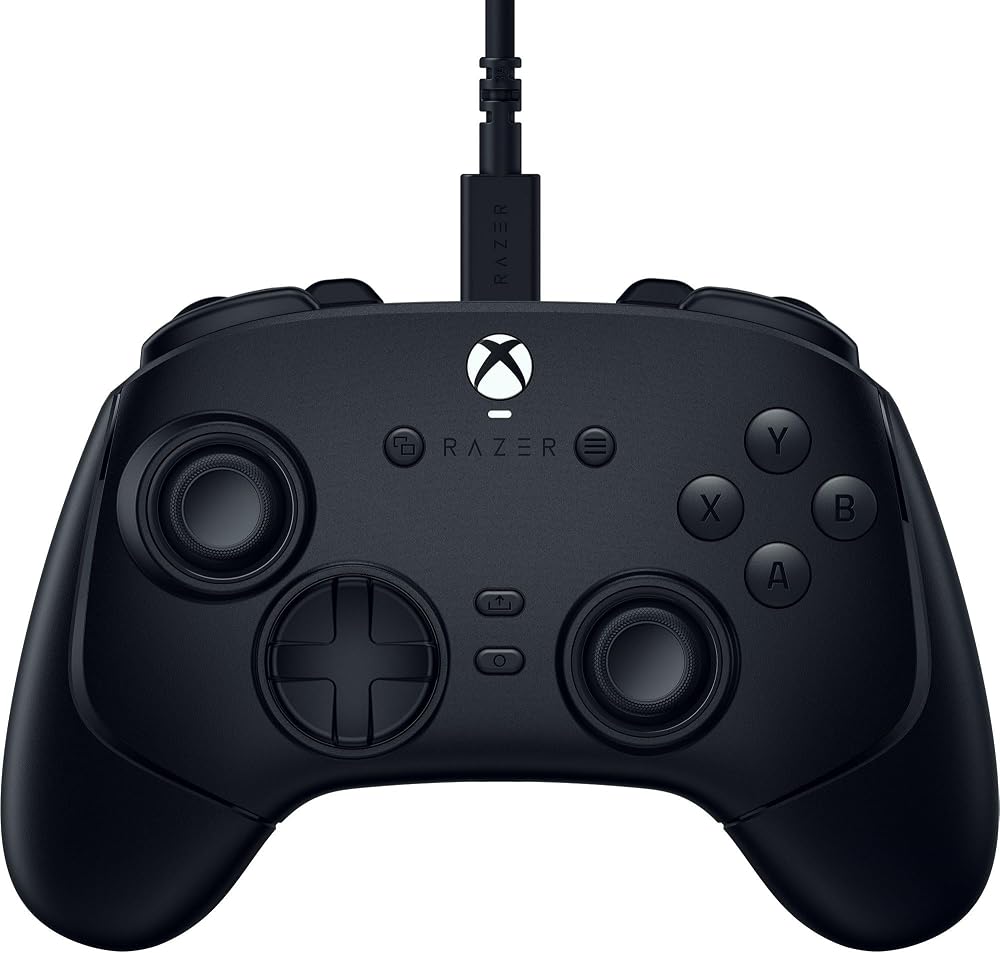 Razer Wolverine V3 Tournament Edition - Xbox X|S ve PC için Kablolu Espor Kumandası (Mecha Dokunsal Aksiyon Düğmeleri, Pro HyperTriggers, 8 yönlü D-Pad, 3m USB-C kablo) Siyah
